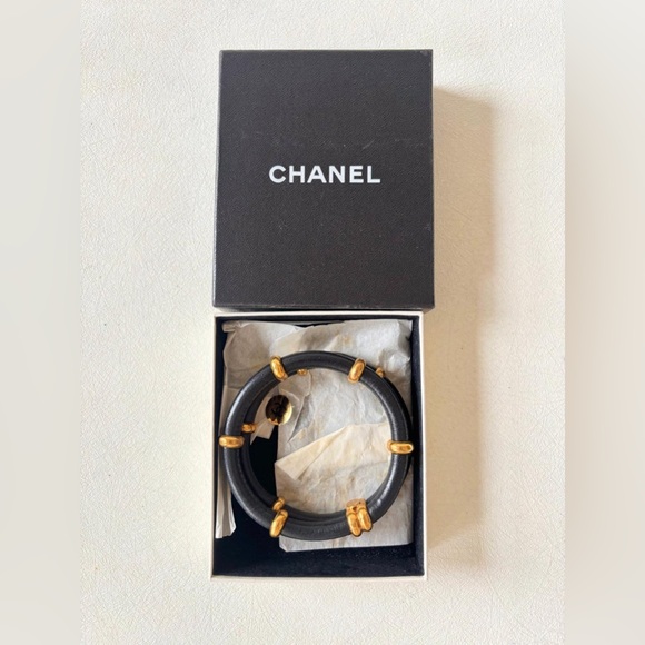 Vintage cuff bracelet CHANEL by Karl Lagerfeld - Picture 7 of 13